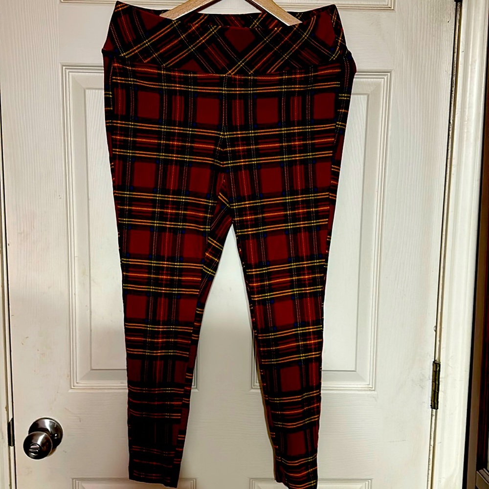 Betsey Johnson / TORRID size 0, red plaid leggings